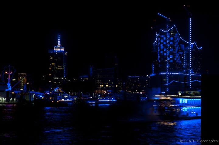 Hamburger Hafen in Blau