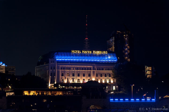Hamburger Hafen in Blau