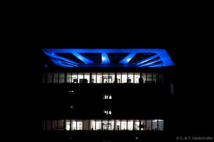 Hamburger Hafen in Blau