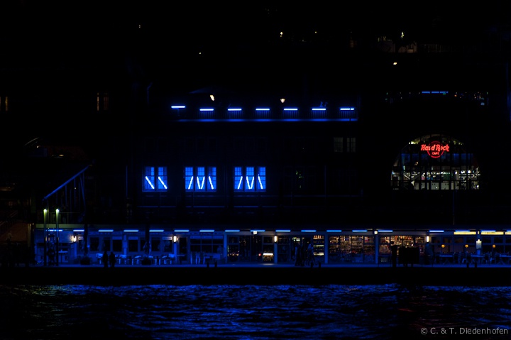 Hamburger Hafen in Blau