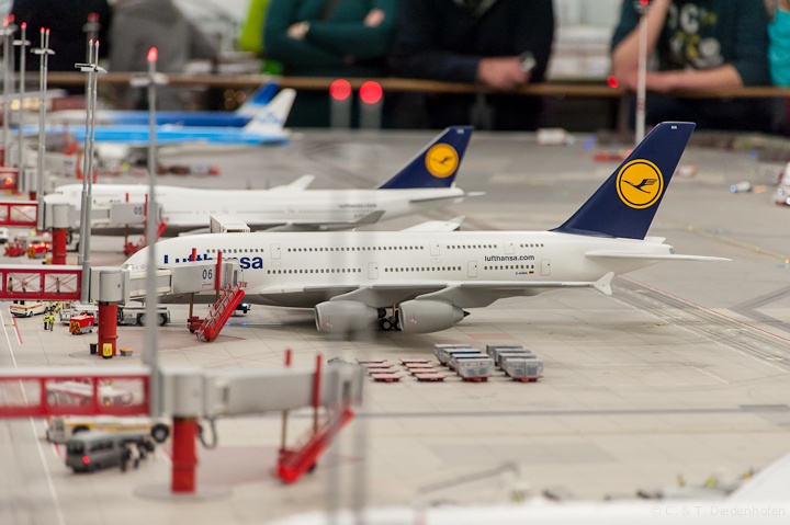 der Flughafen