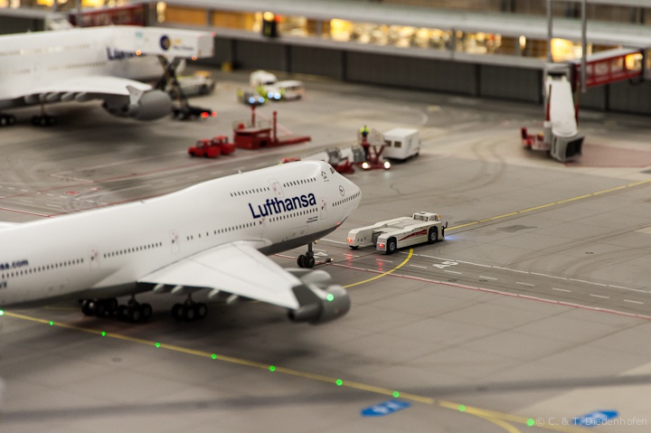 der Flughafen