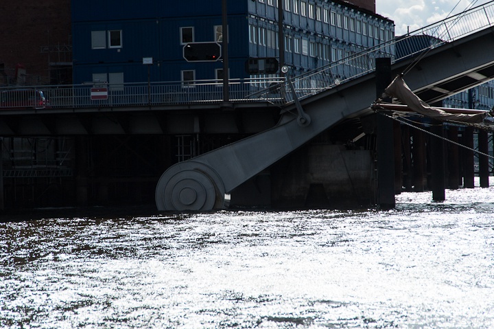 Brücke vom Traditionshafen