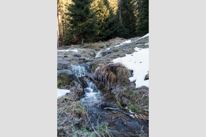 Schmelzwasser sucht sich seinen Weg