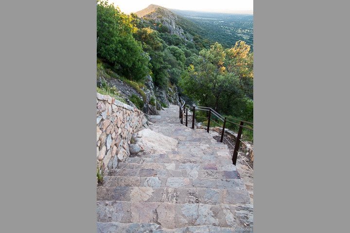 Treppe zum Castillo de Monfrague